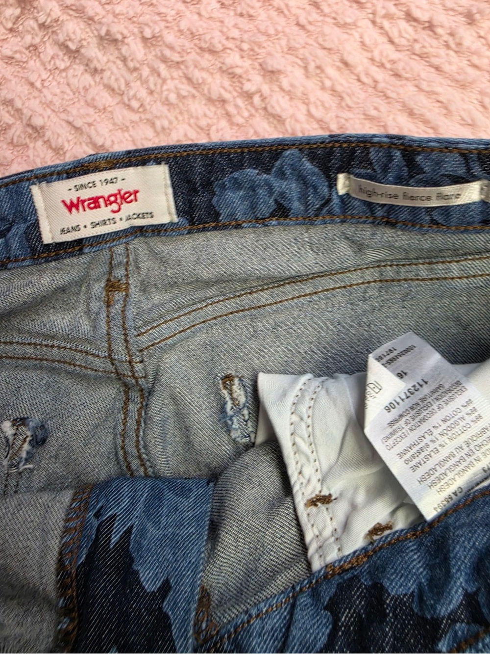 Wrangler Floral High-Rise Fierce Flare Jeans- Size 16 - Picture 6 of 12